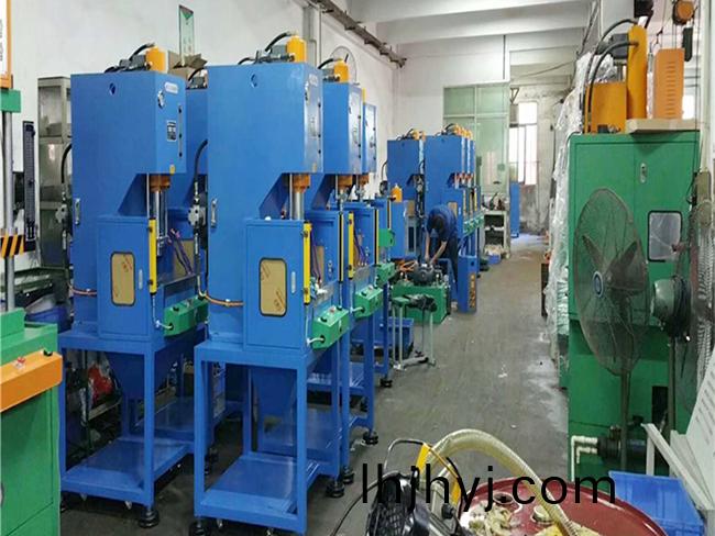 車間一角 批(pi)量設備2.jpg