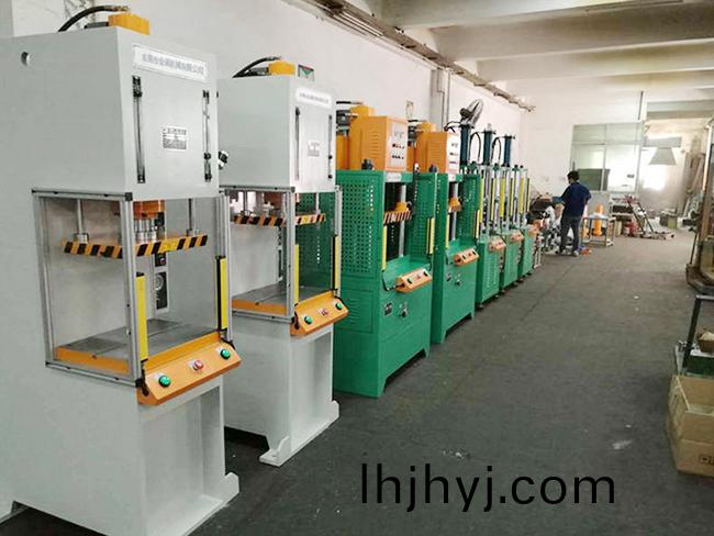 車間一角 批量設(she)備1.jpg