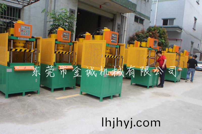 四(si)柱快速液壓機 (8).jpg